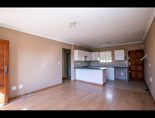 2 BEDROOM SECTIONAL TITLE RENTED IN HONEYDEW MANOR